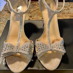 INC. Size 8W- Sparkle princess shoes with bow.